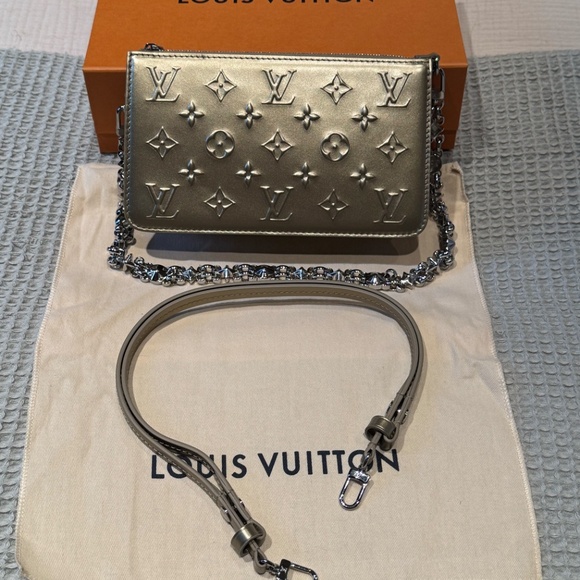Louis Vuitton Lexington Pouch Debossed Monogram RARE with 2 Detachable Straps - Picture 4 of 14